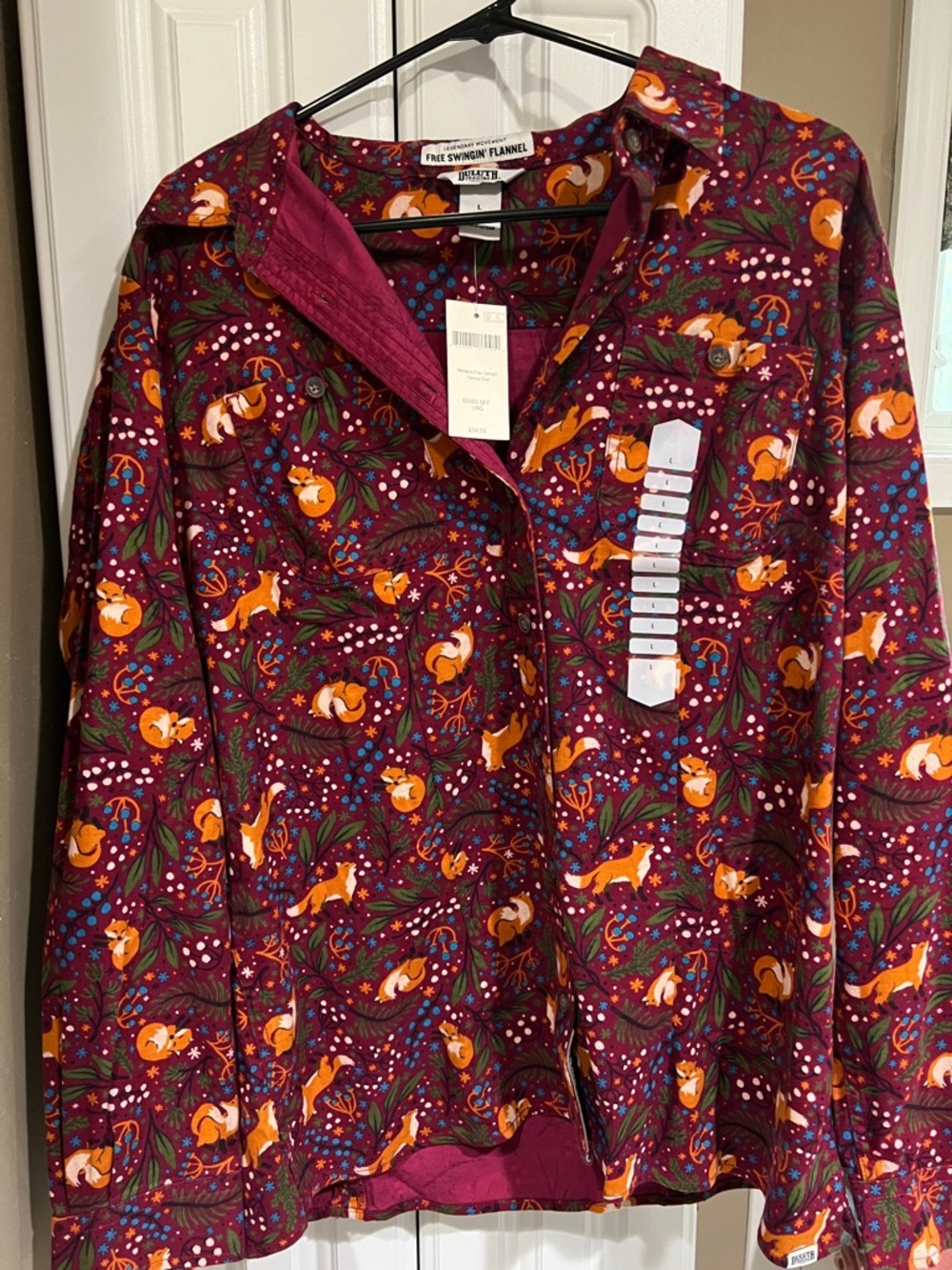 Duluth Women's Button-Down Shirt in Burgundy with Orange Fox Print